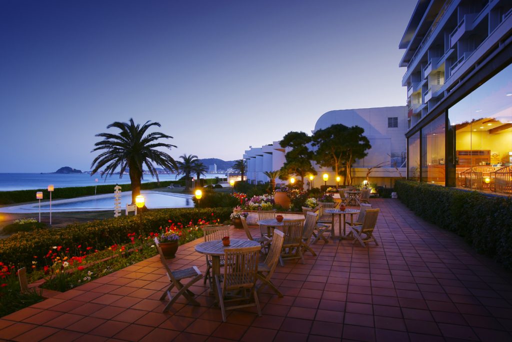 Kamogawa_Grand_Hotel_terrace